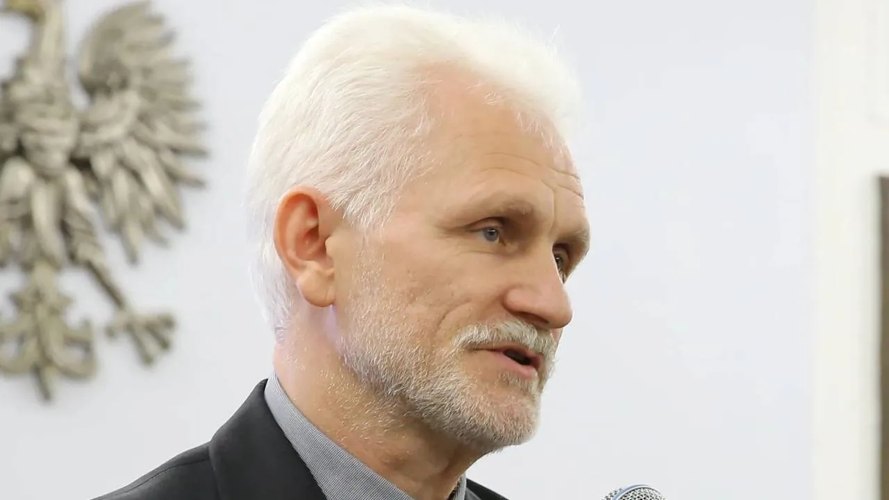 Title: Minsk annuls passport of Nobel laureate Ales Bialiatski